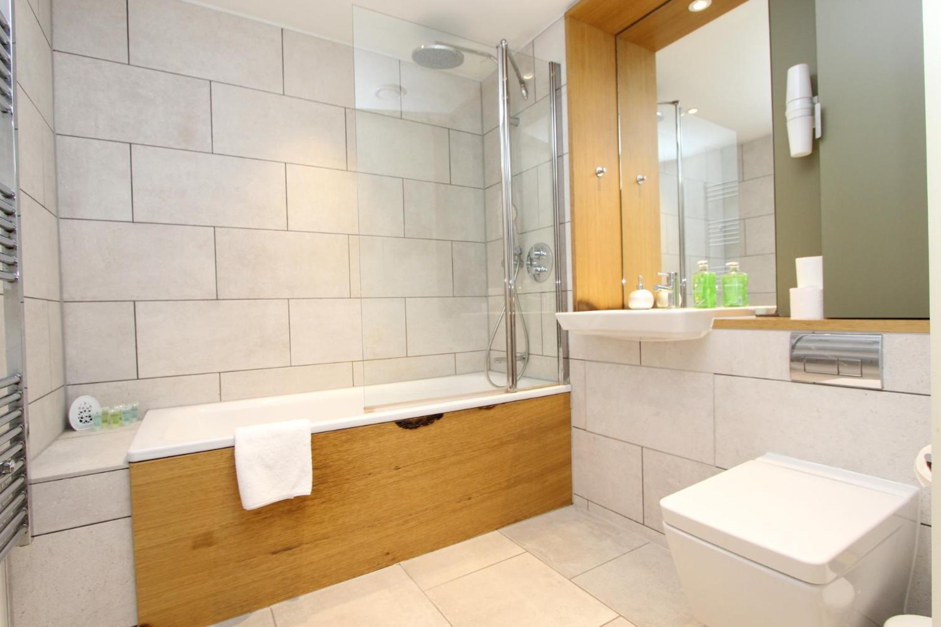 Spacious & Modern 1 Bedroom Close To Station In E16 London Exterior photo